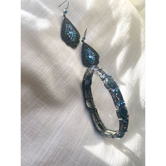 Blue gunmetal bracelet and earring set - Picture 3 of 3